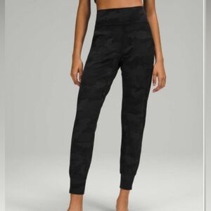 Lululemon Align Joggers Size 6 in Camo
